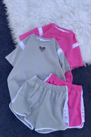 Adorable Two-Piece Children’s Lounge Set – Heart Cutout T-Shirt with Matching Shorts 💖👕🩳